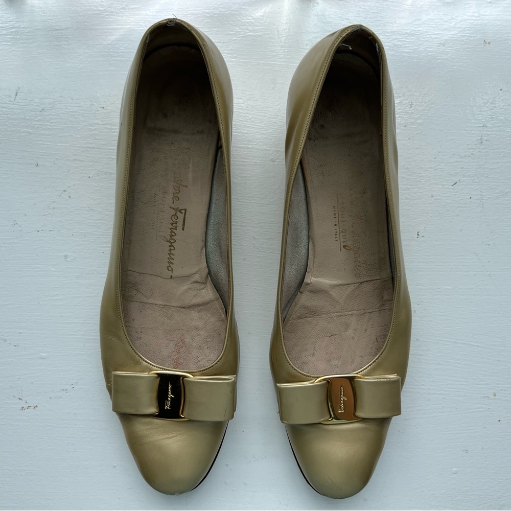 Authentic vintage Salvatore Ferragamo shoes, size EU 40